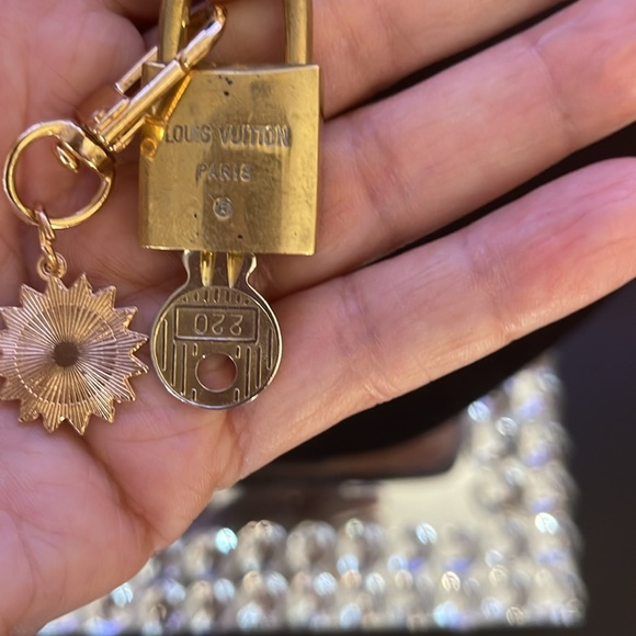 Vintage LV Louis Vuitton Padlock key & lock with chain & charm - Picture 7 of 7